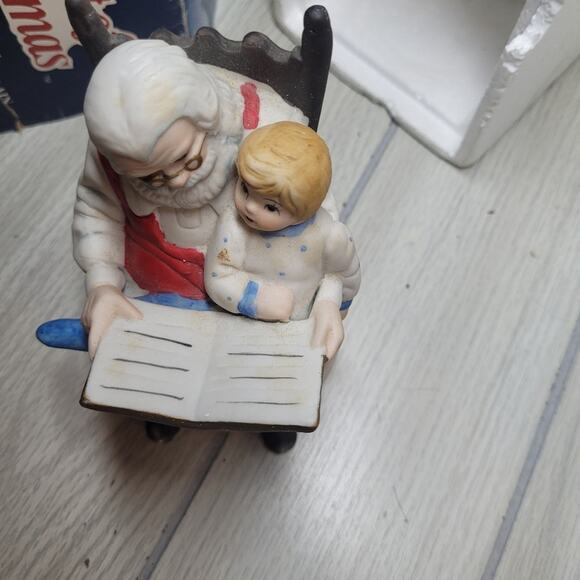 Vtg 1982 Spirit Of Christmas Handpainted Porceline Santa Clause & Child Figurine - Picture 5 of 8